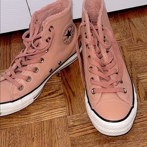 Converse All stars- Medium rise with fur& leather